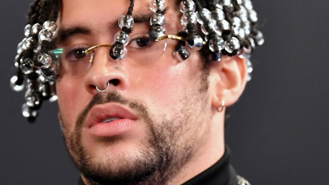 Imagen de Así reaccionó Bad Bunny con fanática que se lanzó sobre él en un concierto