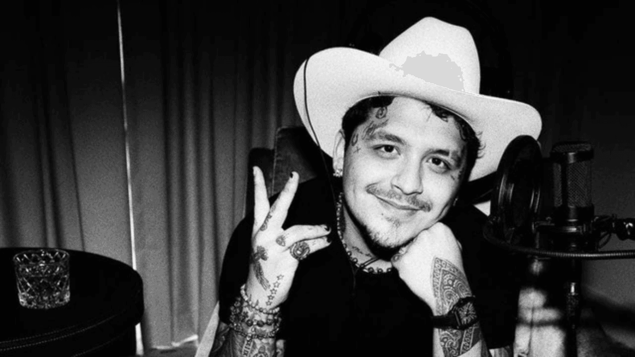 Imagen Principal de Nota: Christian Nodal rompe el silencio y revela por qué  le gusta tatuarse el rostro