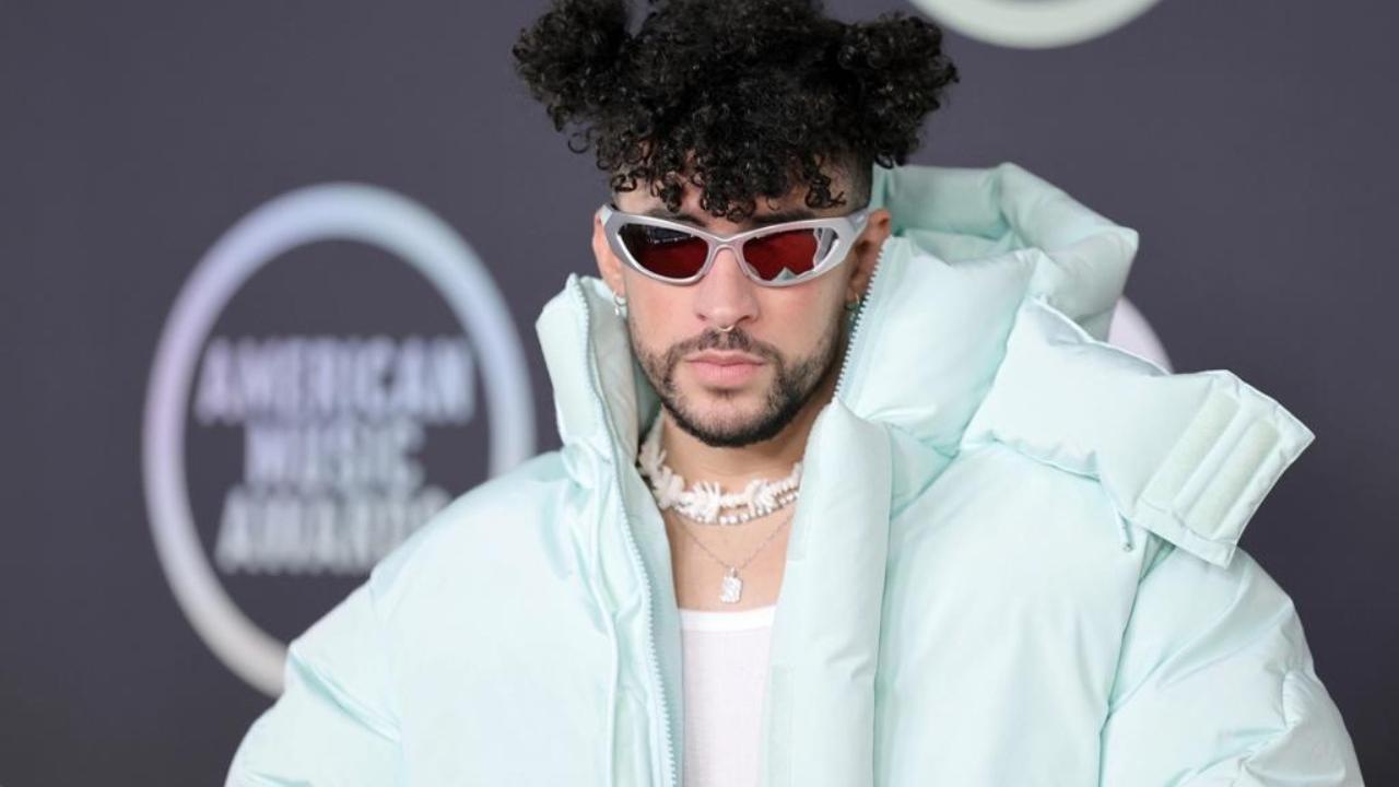 Imagen Principal de Nota: Fanática se alocó y terminó semidesnuda haciendo twerking en concierto de Bad Bunny
