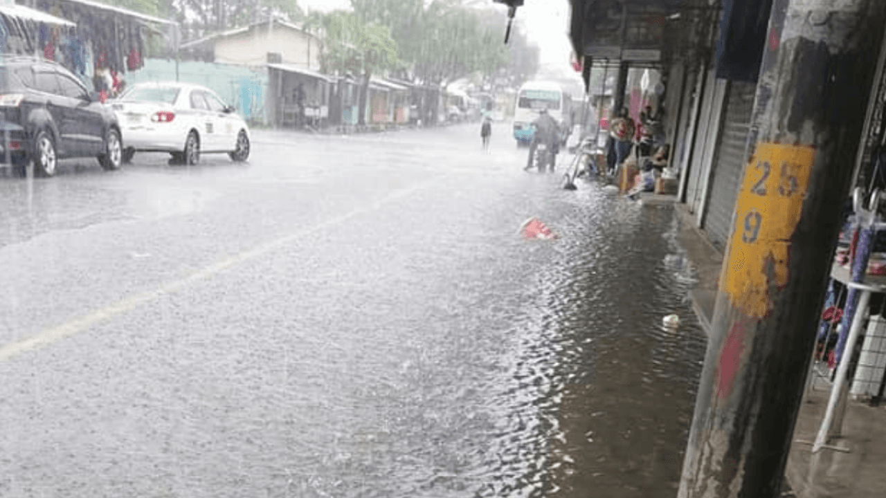 Imagen Principal de Nota: Frente frío dejará lluvias y condiciones inestables para estas regiones de Honduras, pronostican expertos