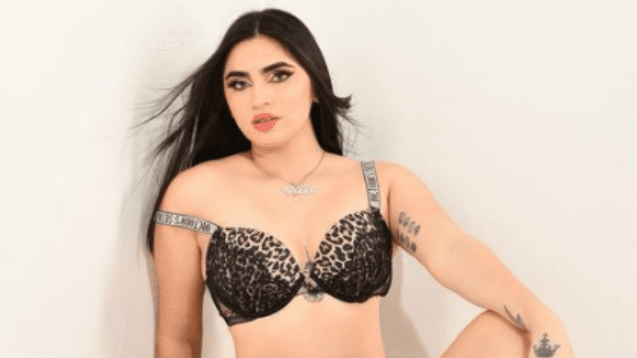 Imagen de Roxanna Somoza deja boca abierta a sus seguidores con su tremenda figura en diminuta lencería color rojo
