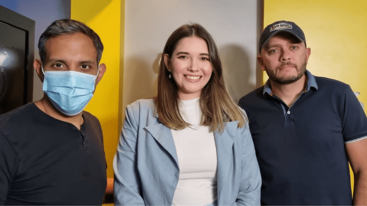 Imagen Principal de Nota: Con éxito se realizó el cuarto podcast: 'Me di cuenta por las redes sociales'