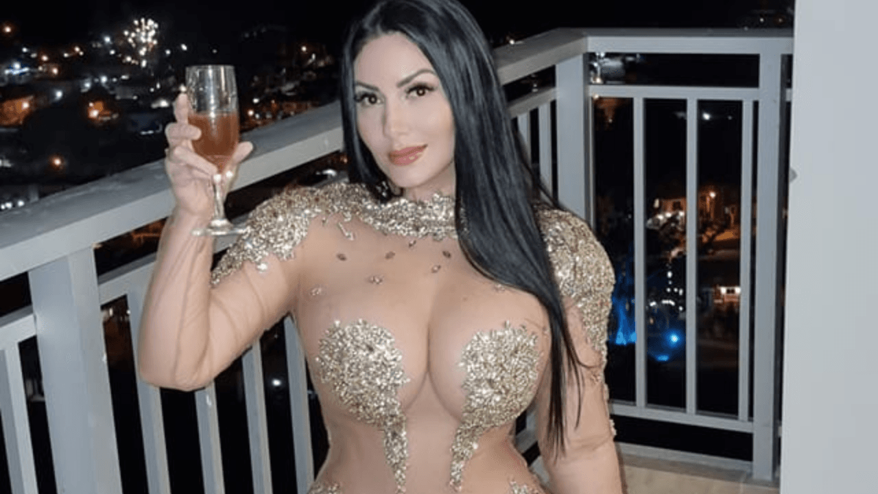 Imagen de Ariana Herchi eleva la temperatura con candente vídeo para celebrar su cumpleaños