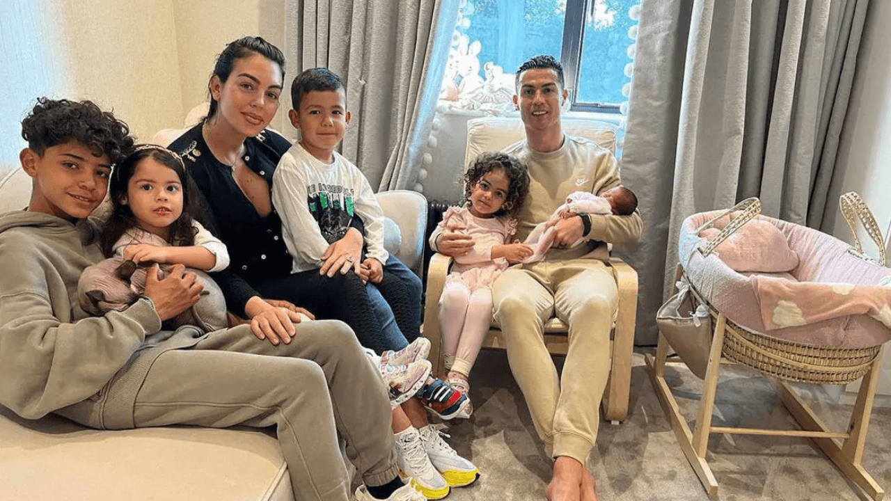 Imagen Principal de Nota: Georgina Rodríguez comparte las primeras fotos de su bebé y revela su nombre