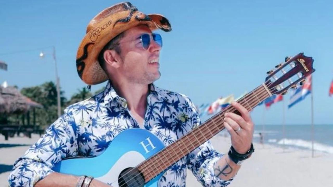 Imagen Principal de Nota: La tajante respuesta de Polache a joven que le pidió una canción de venganza para su ex