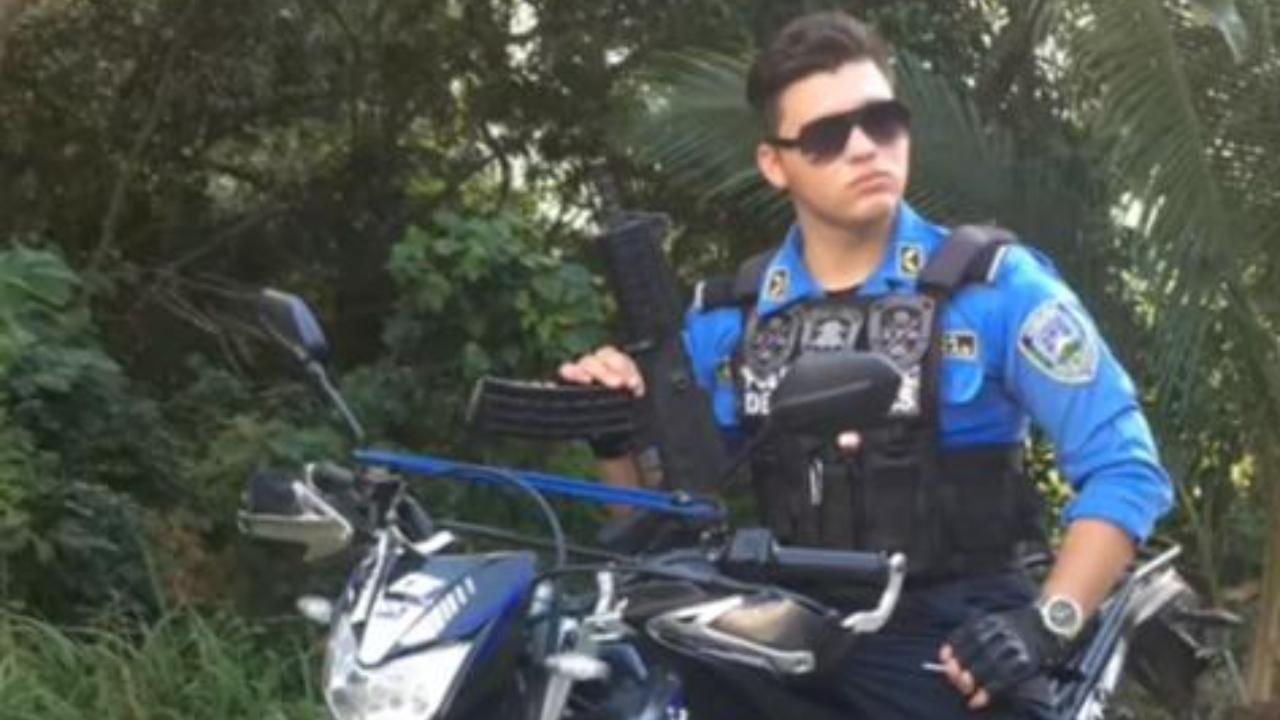 Imagen de Conoce al policía hondureño que roba suspiros en TikTok y se comparó con el agente de la DEA