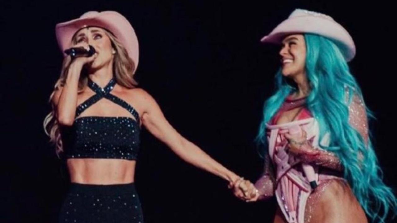 Imagen Principal de Nota: 'Tu y yo para siempre': Karol G y Anahí se dedican conmovedores mensajes después de cantar juntas