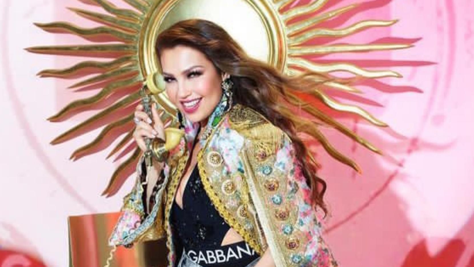 Imagen de Thalía sorprende a sus seguidores al posar en atrevido traje de baño