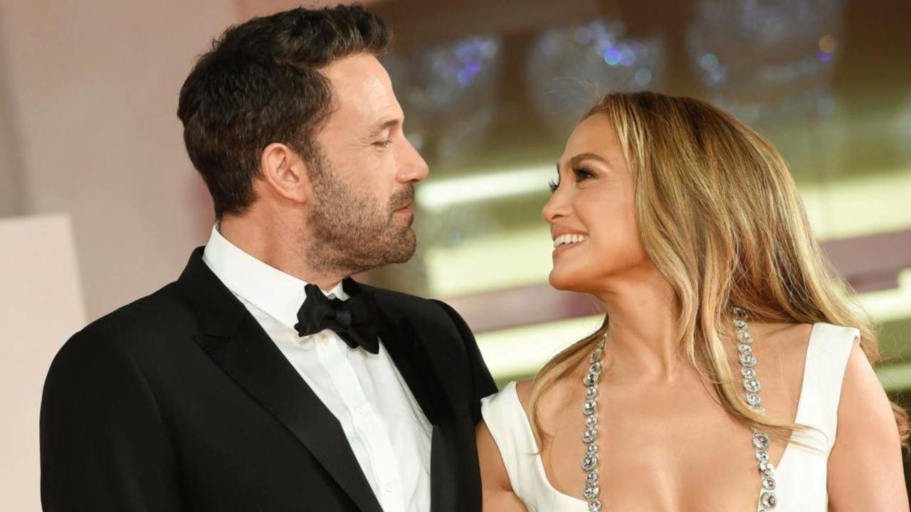 Imagen de Ben Affleck se queda dormido durante paseo de luna de miel y le llueven los memes