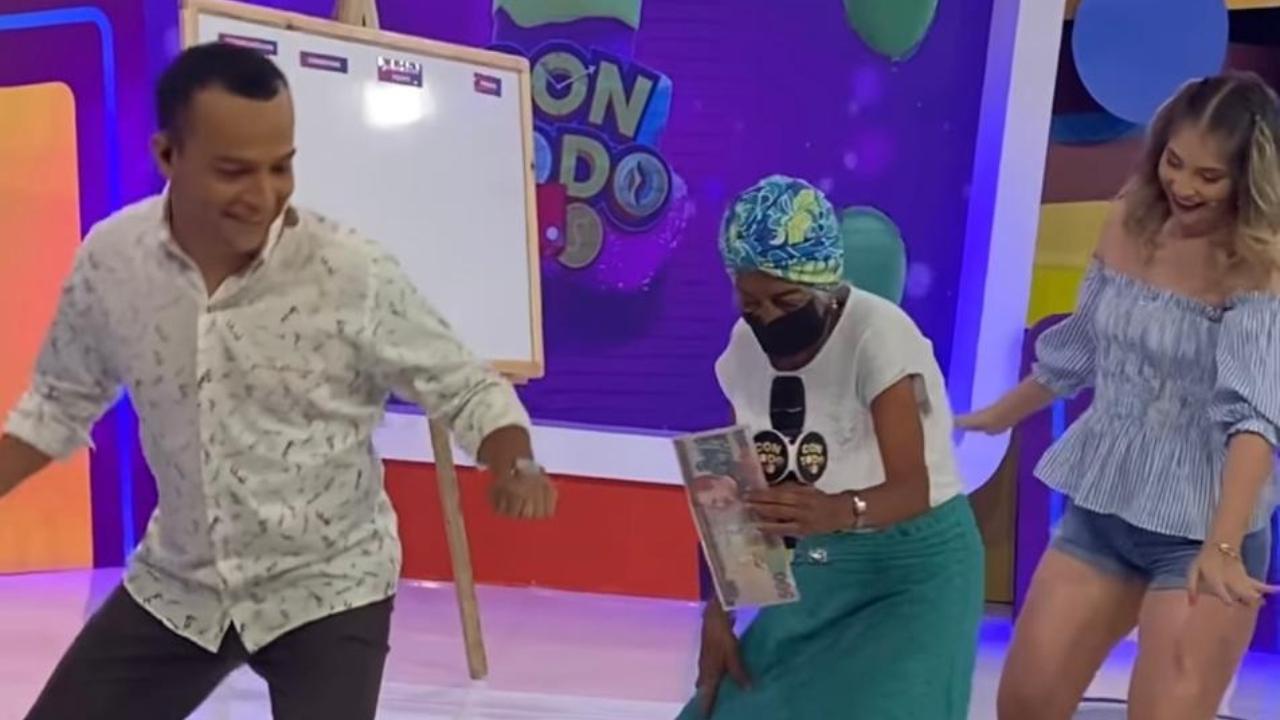 Imagen Principal de Nota: Abuelita de 90 años hondureña puso a bailar a presentadores de Con Todo