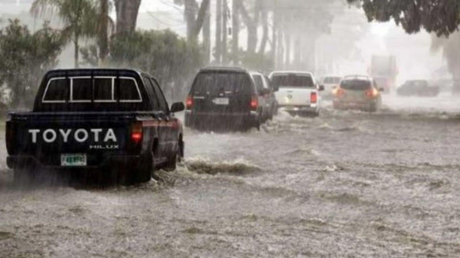 Imagen Principal de Nota: Fuertes lluvias continuarán afectando estas regiones de Honduras por paso de onda tropical