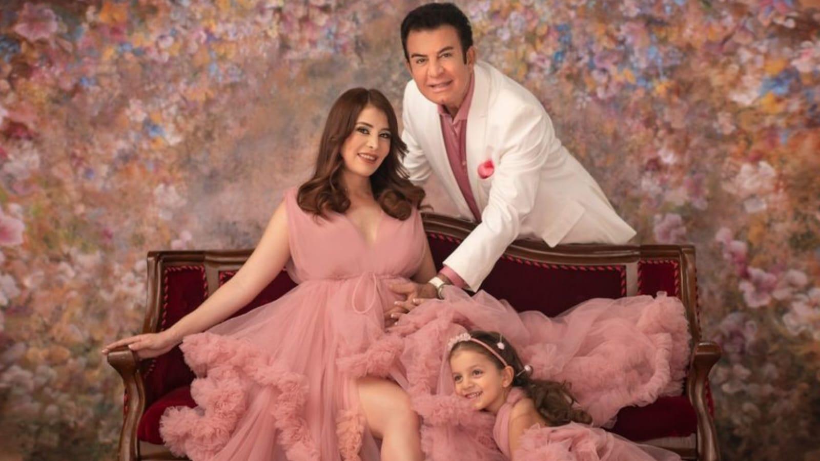 Imagen Principal de Nota: Salvador Nasralla comparte tierna sesión de fotos junto a su esposa y su hija