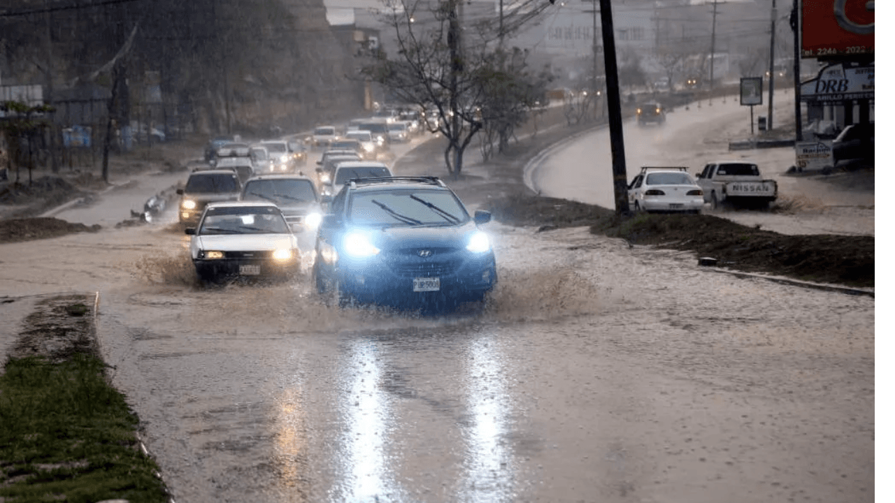 Imagen Principal de Nota: Fuertes lluvias pronostican tres regiones de Honduras debido a ingreso de onda tropical