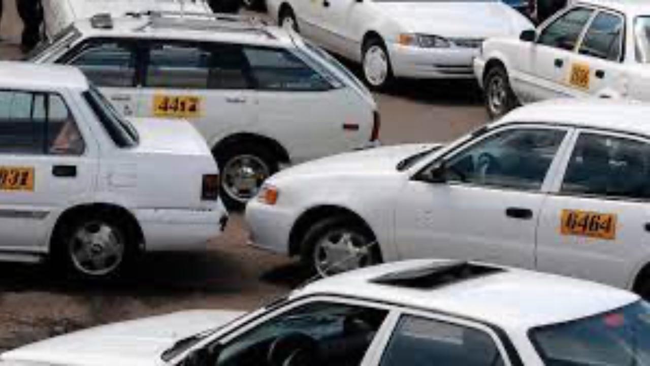 Imagen de Taxistas anuncian 'acciones en calles' porque no les pagan subsidio