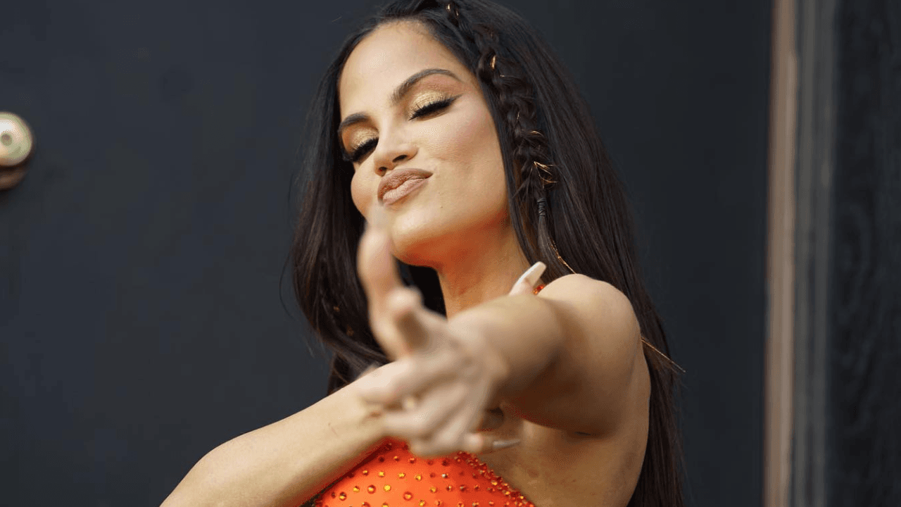 Imagen Principal de Nota: Natti Natasha deja ver parte de su lencería con atrevido baile