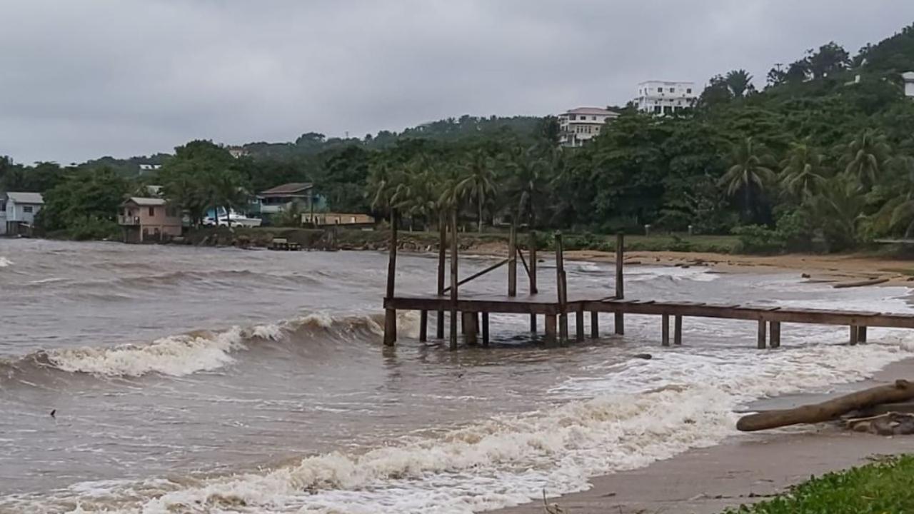 Imagen Principal de Nota: ¡Nuevas alertas! Copeco baja a alerta amarilla a Islas de la Bahía