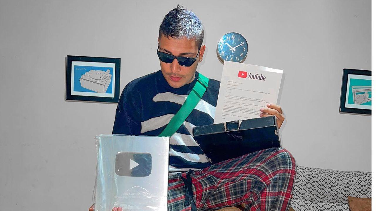 Imagen de Supremo revela que nunca fue tiktoker al recibir placa de la plataforma de YouTube