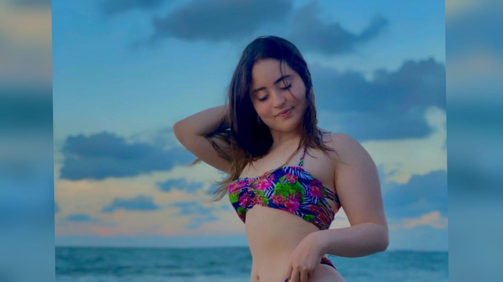 Imagen de Génesis Paz paraliza las redes posando en sexy traje de baño