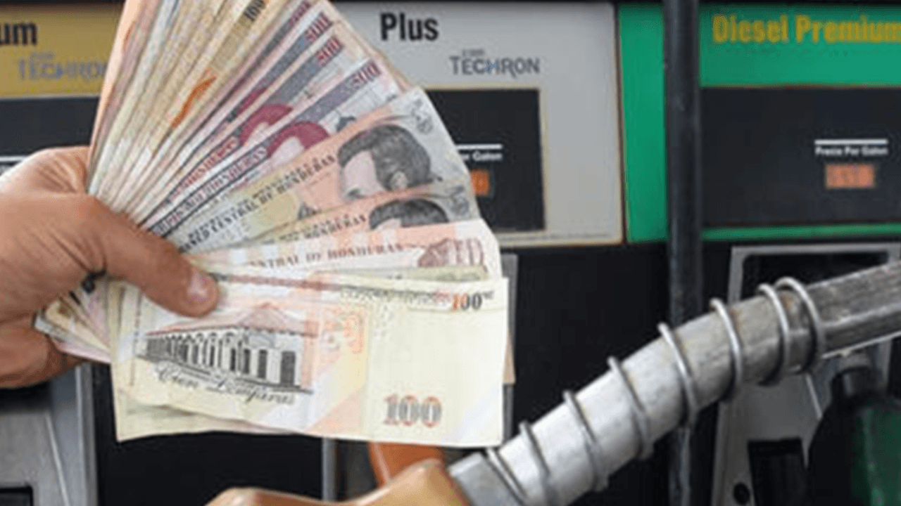 Imagen Principal de Nota: Nueva rebaja en precios de combustibles: casi L4 a partir del 6 de marzo