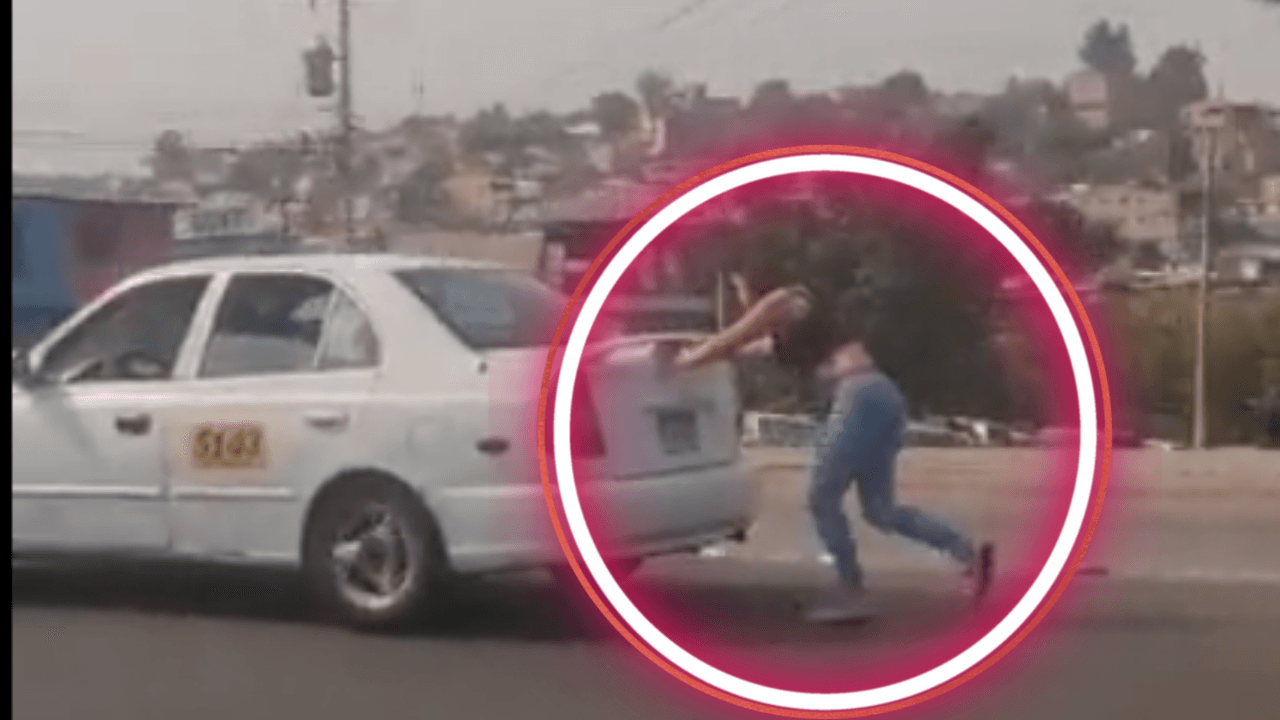 Imagen Principal de Nota: ¡Grande esa mujer! Hondureña se viraliza tras ser captada empujando un taxi