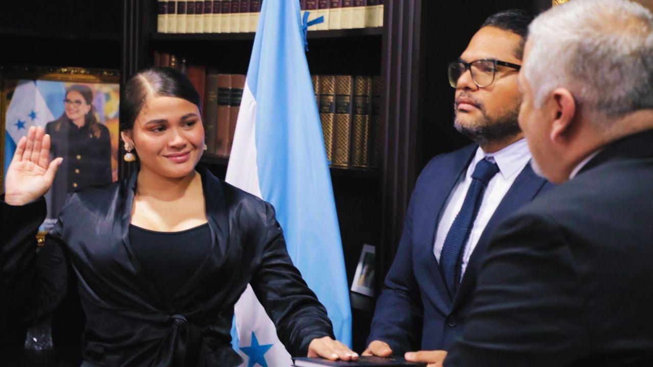 Imagen Principal de Nota: Cesia Sáenz rompe el silencio sobre cuál es su salario tras críticas en redes