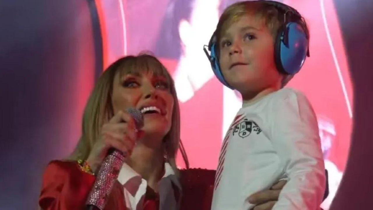 Imagen Principal de Nota: Anahí deslumbra al público de RBD con la presencia de sus hijos en el concierto de Nueva York