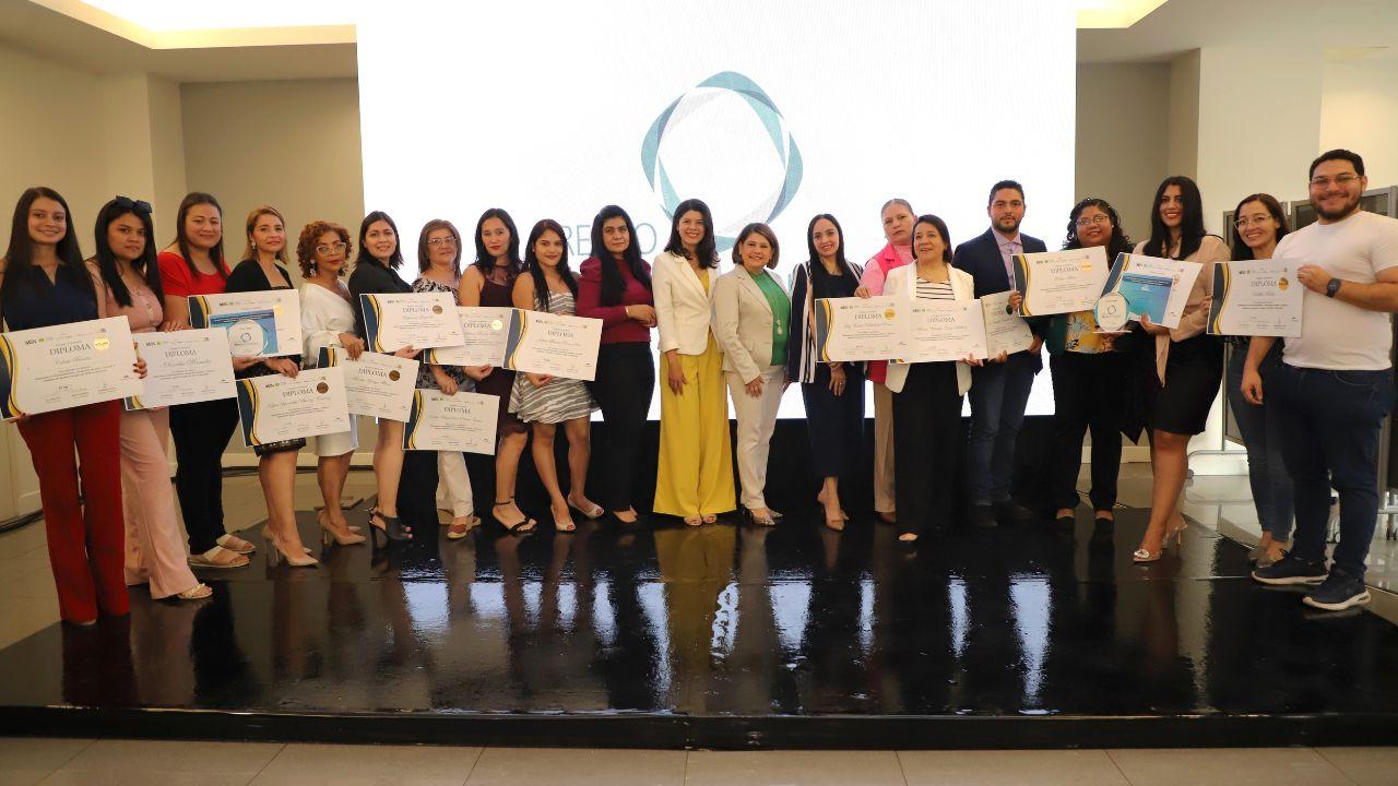 Imagen Principal de Nota: Fundación Terra entrega Capital Semilla a 32 emprendedores hondureños