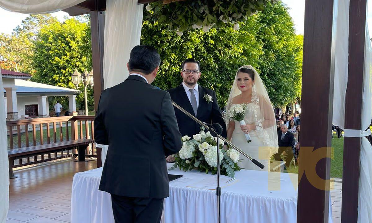 Imagen Principal de Nota: EXCLUSIVA: Así fue la boda de Jacky Redondo