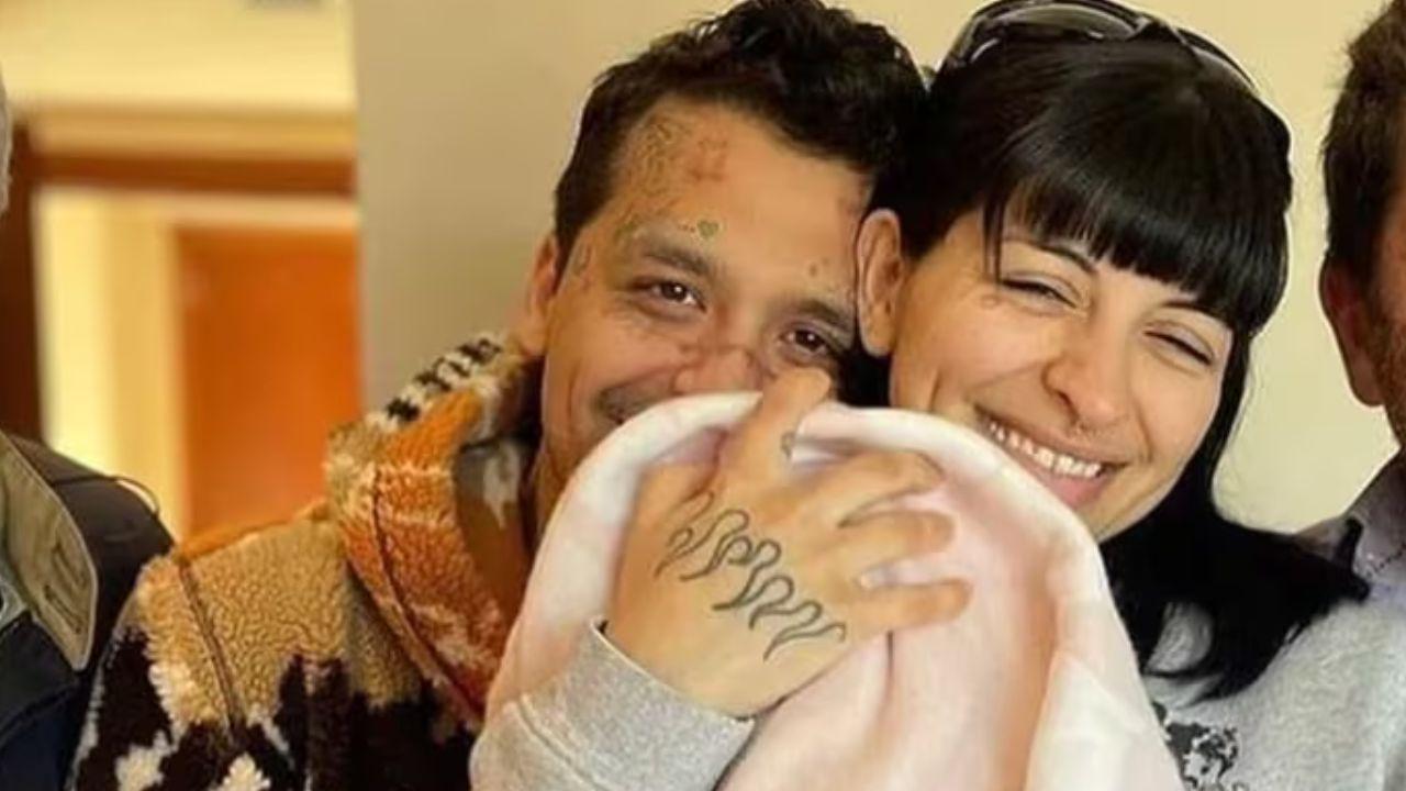 Imagen Principal de Nota: Christian Nodal revela que Cazzu y su hija estuvieron al borde de la muerte durante el parto: 'Pensé en quitarme la vida'