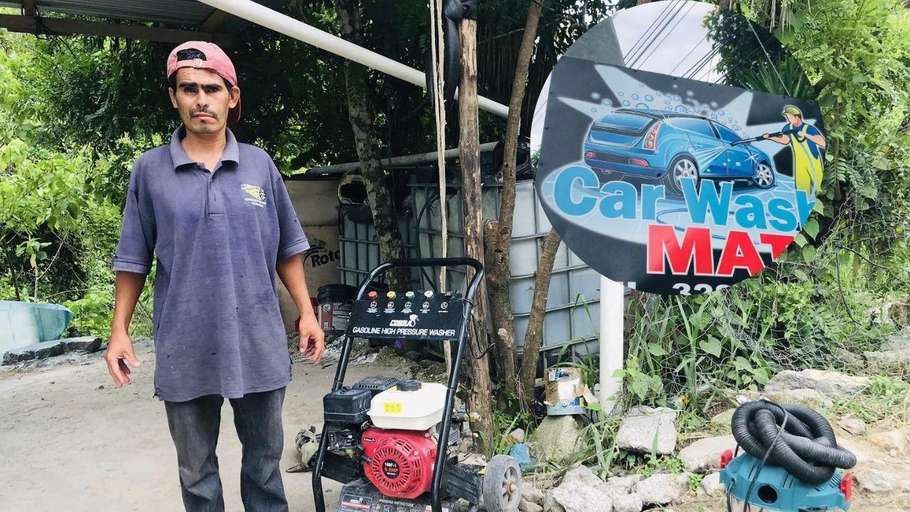 Imagen de Hondureño se viraliza por emprender con modesto carwash