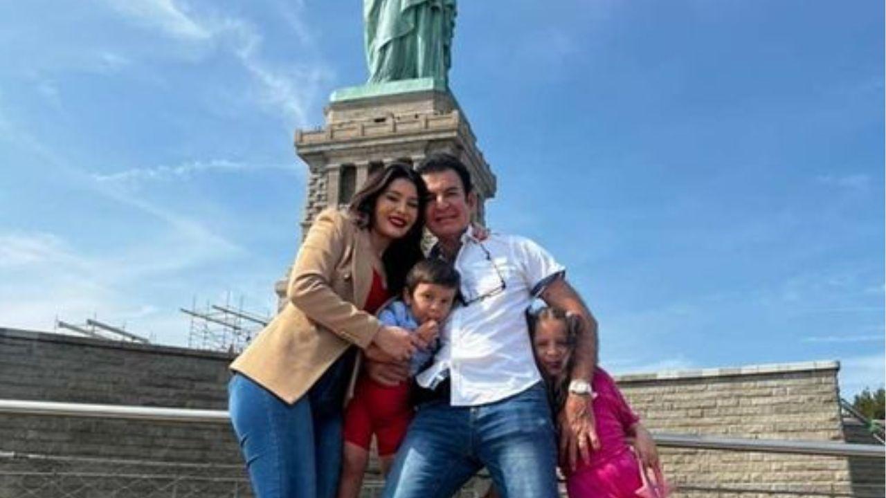 Imagen Principal de Nota: Salvador Nasralla dedica emotivo mensaje a su familia desde la Estatua de la Libertad