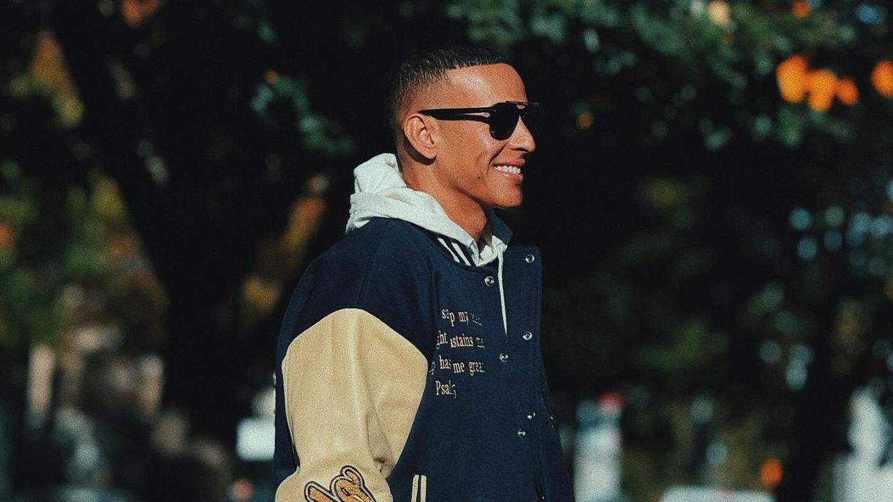 Imagen de Daddy Yankee posa junto a sus dos hijas ¿Y su esposa?