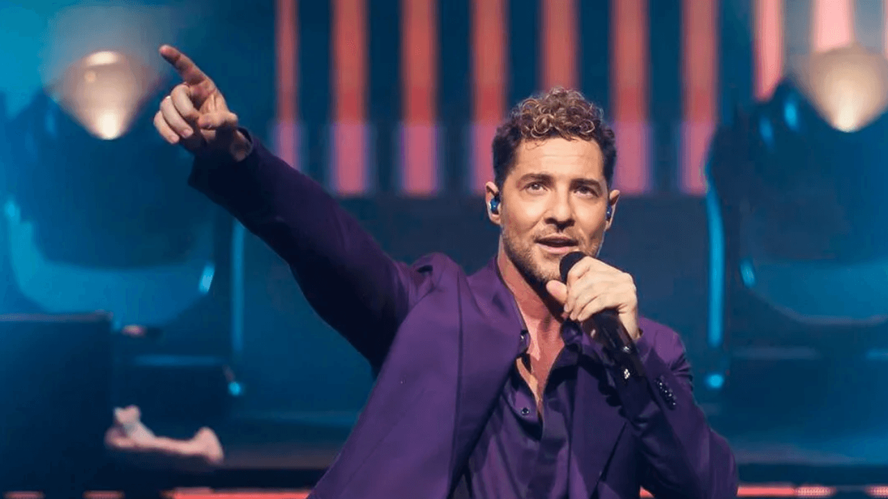 Imagen Principal de Nota: ¡Qué susto! Esto le pasó a David Bisbal en pleno show