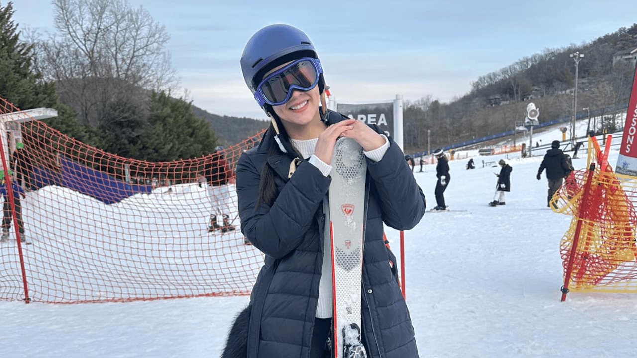 Imagen Principal de Nota: Isabel Zambrano disfruta de sus vacaciones bajo la nieve en Estados Unidos