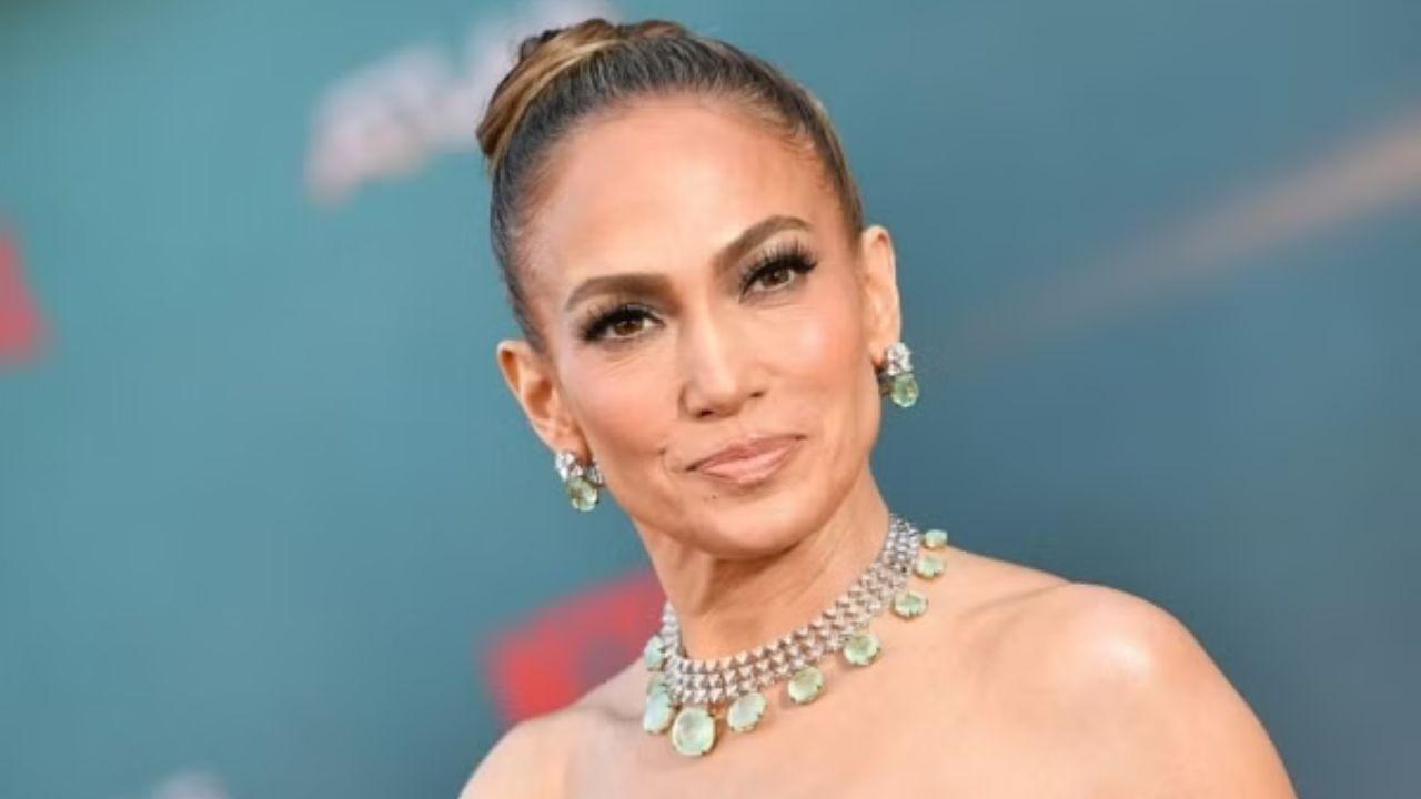 Imagen Principal de Nota: Jennifer Lopez se conmueve con las palabras de 'un viejo amor'