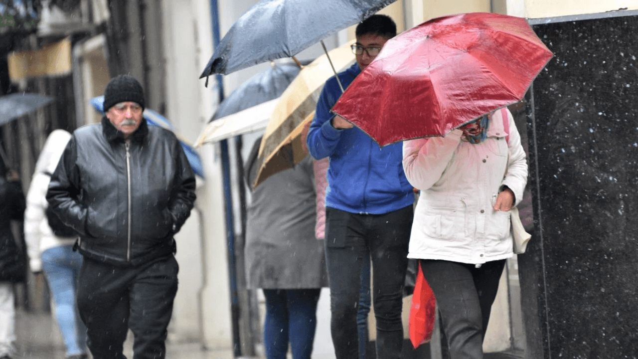 Imagen Principal de Nota: Lluvias leves persistirán en Honduras debido al paso de un frente frío