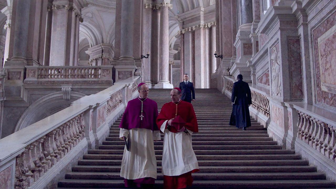 Imagen de Histerectomía laparoscópica en la película Cónclave ¿qué es y qué significa?