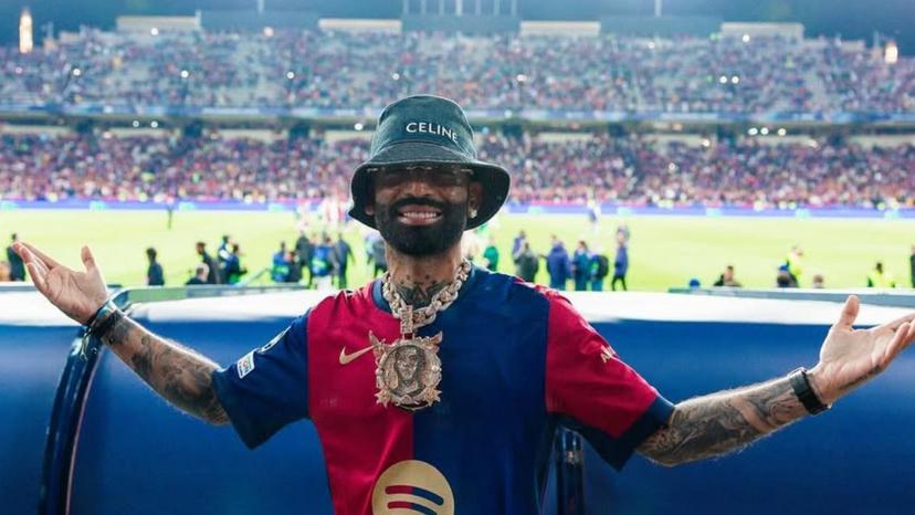 Arcángel se declara culé: apoyó al Barcelona en la semifinal ante el Inter