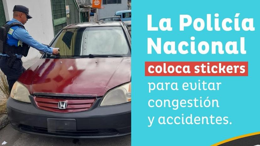 DNVT intensifica uso de stickers para multar vehículos mal estacionados en Honduras