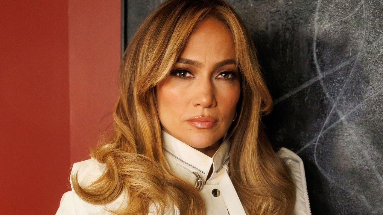 Imagen de Jennifer Lopez aparece con fuerte lesión en el rostro