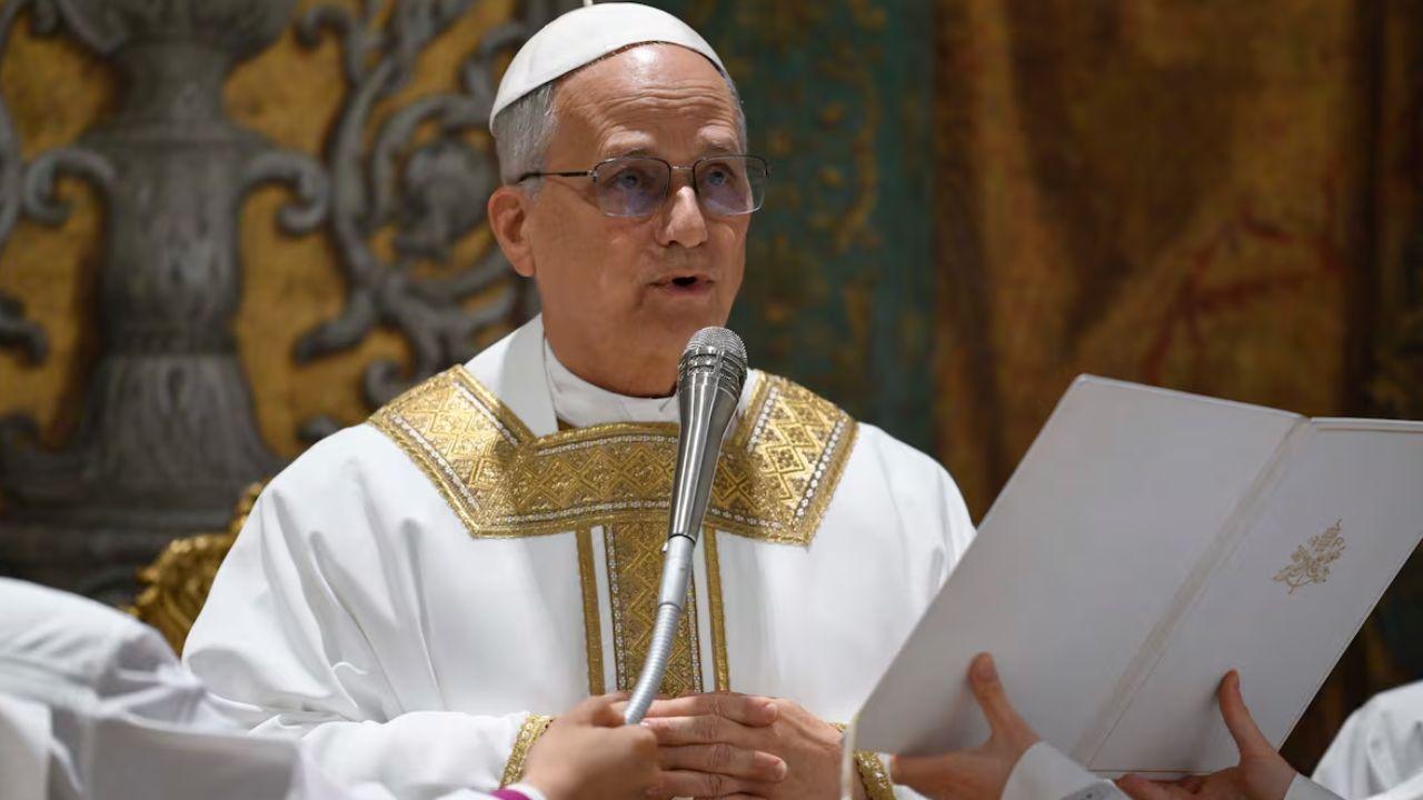Imagen Principal de Nota: León XIV celebra su primera misa como papa en la Capilla Sixtina y lanza un potente mensaje