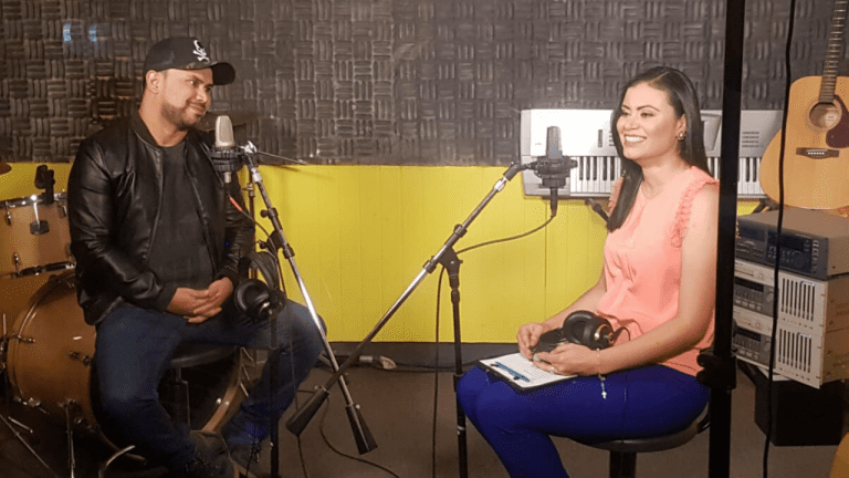 Imagen Principal de Nota: Dale Play, una entrevista a todo ritmo