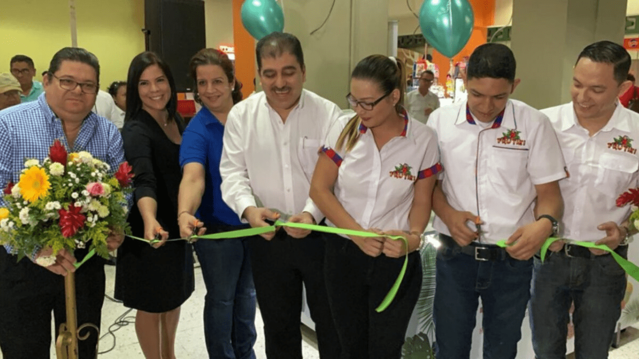 Imagen Principal de Nota: Emprendedores del Bazar del Sábado siguen creciendo