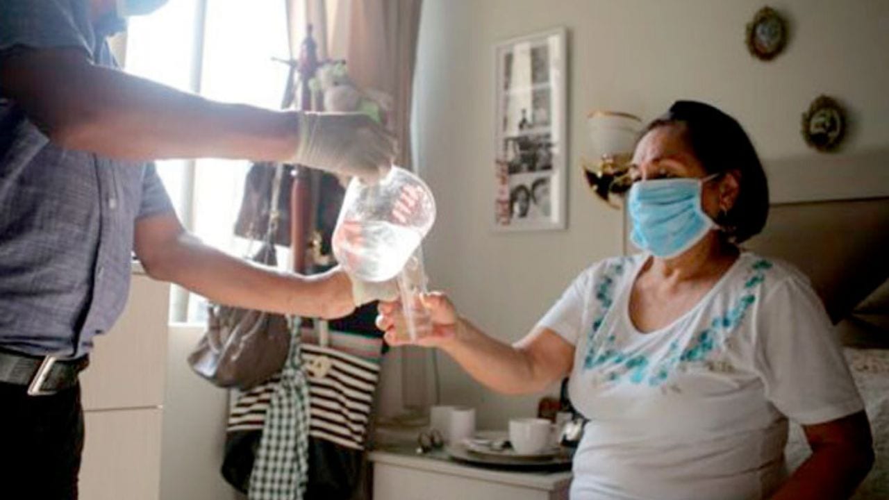Imagen de Familias con pacientes contagiados de covid-19 deben cumplir 5 requisitos para cuidarlos en casa