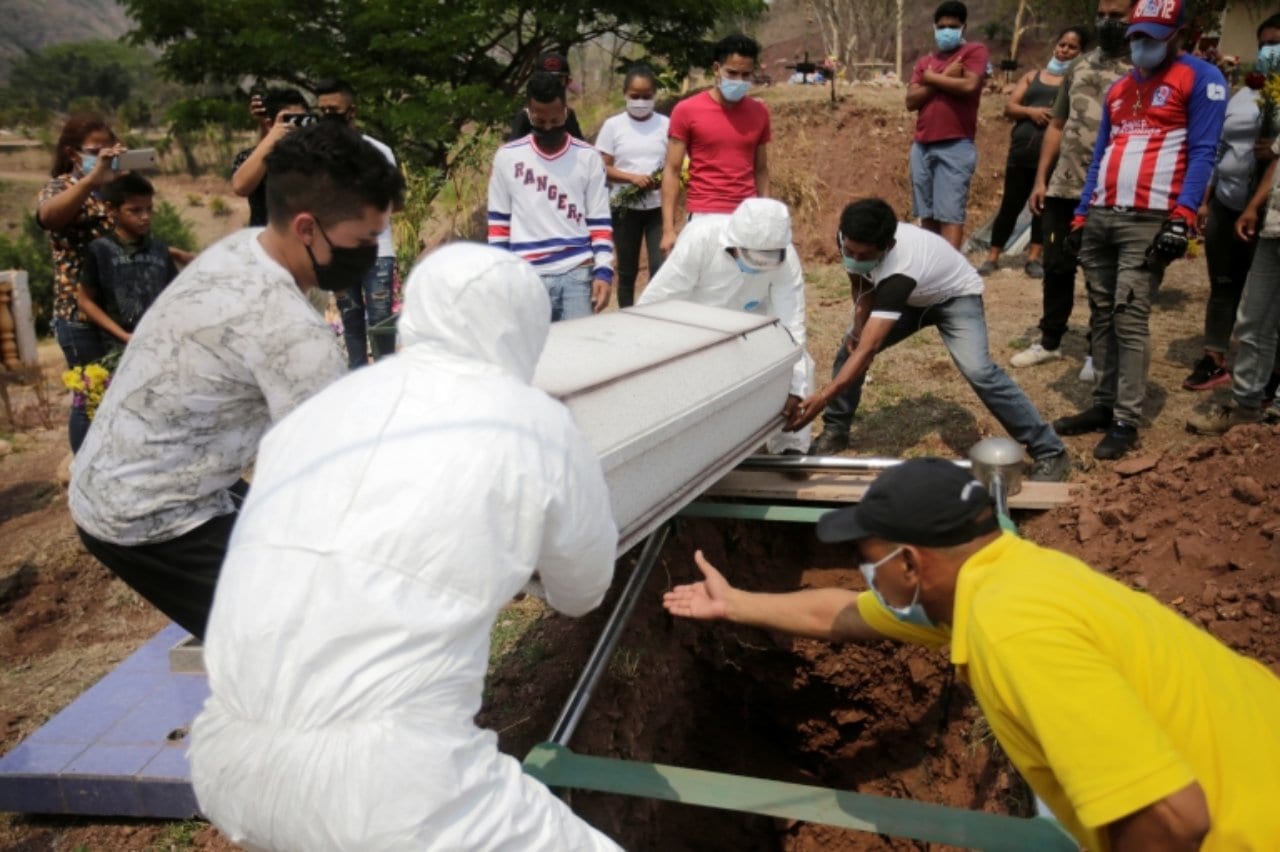 Imagen Principal de Nota: En Tegucigalpa circulan alrededor de 30 mil contagiados de covid-19, según Colegio de Microbiólogos