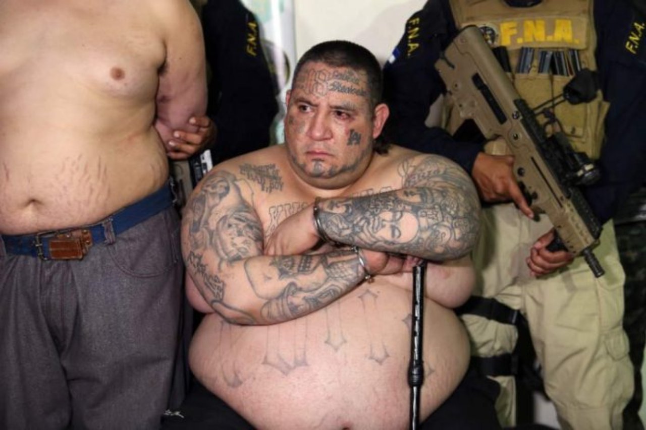 Imagen de Matan a alias Boxer  Huber, cabecilla de la pandilla 18, cuando se cortaba el pelo dentro de la cárcel de Támara