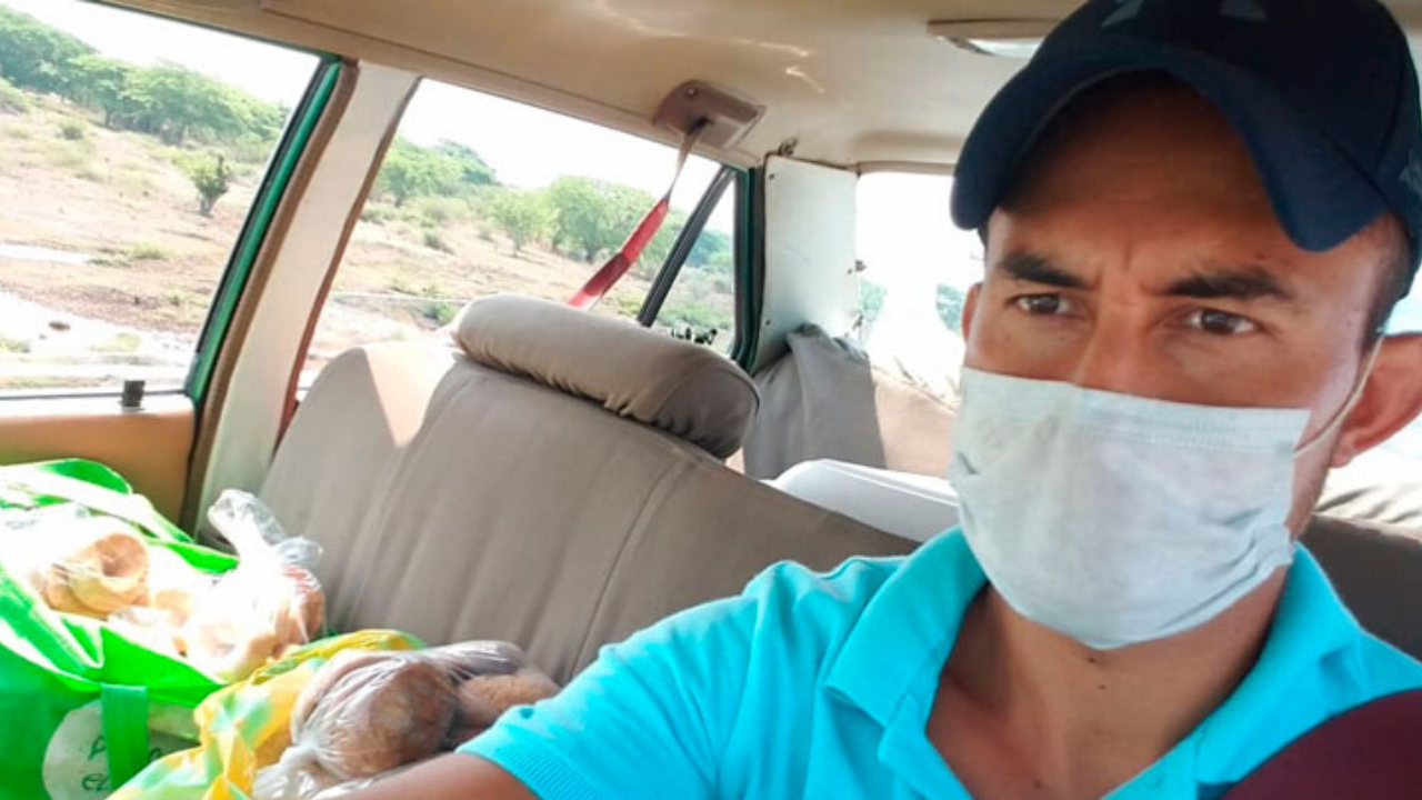 Imagen Principal de Nota: Jugador de la UPN sobrevive vendiendo lácteos y sueña con culminar su maestría