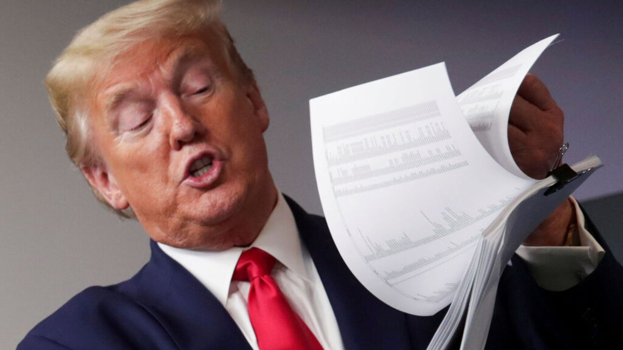 Imagen Principal de Nota: Estas son las visas de trabajo suspendidas por orden de Trump este 2020, ¿a quiénes afecta la medida?