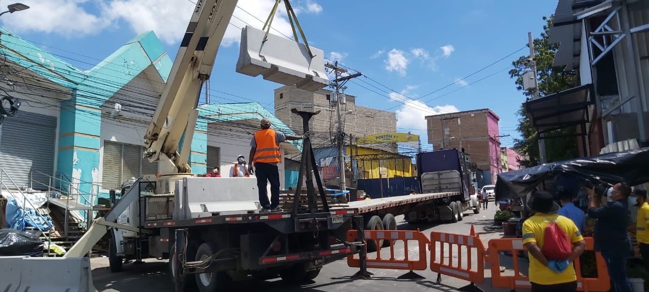 Imagen de Inicia cierre de accesos al mercado Zonal Belén en Comayagüela