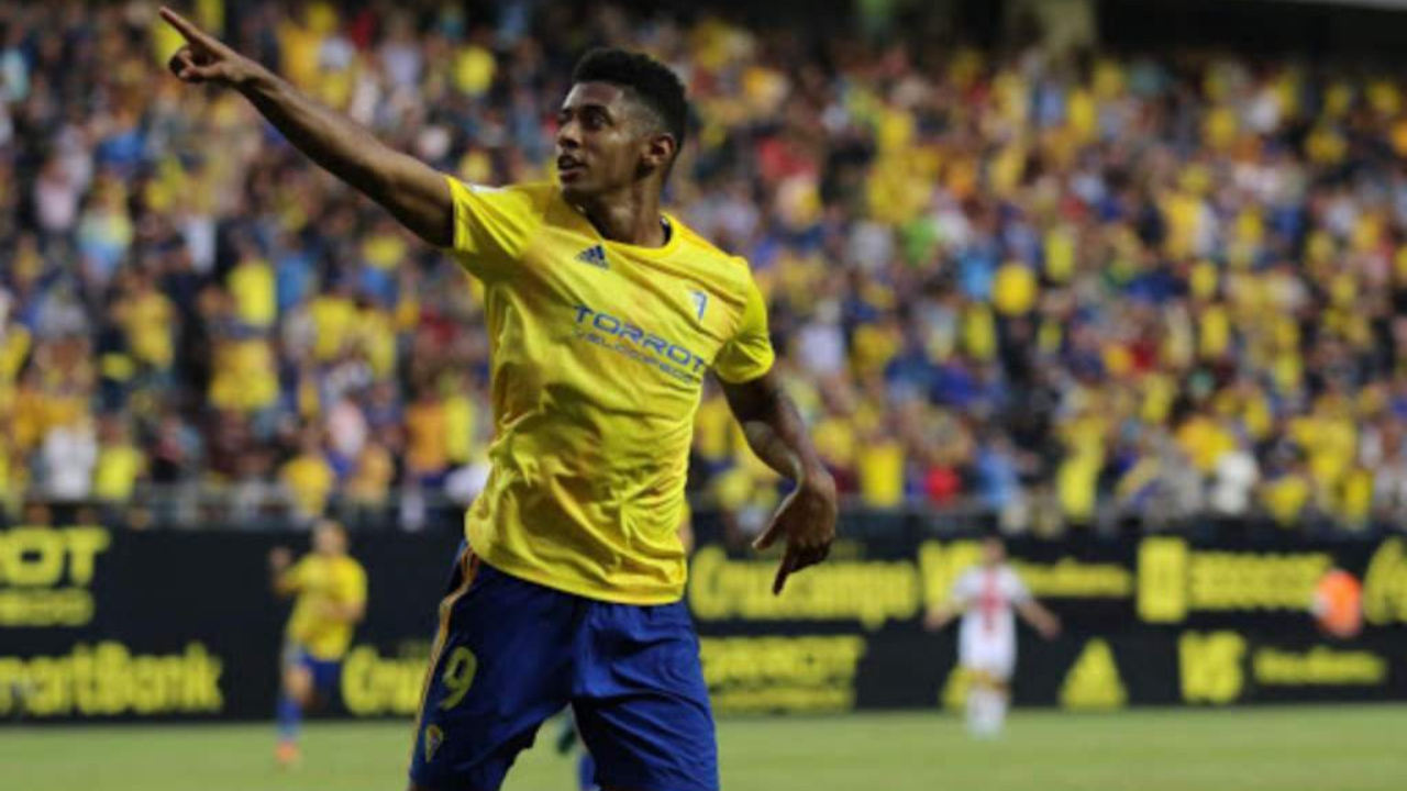 Imagen Principal de Nota: Anthony el Choco  Lozano acapara portada tras su doblete con el Cádiz
